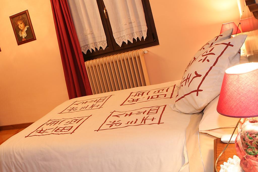 Hostal Rural Huartearena Iza Bilik gambar